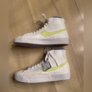 Nike Blazer Mid '77 GS in White with Light Lemon Accent size 5.5 NWT
